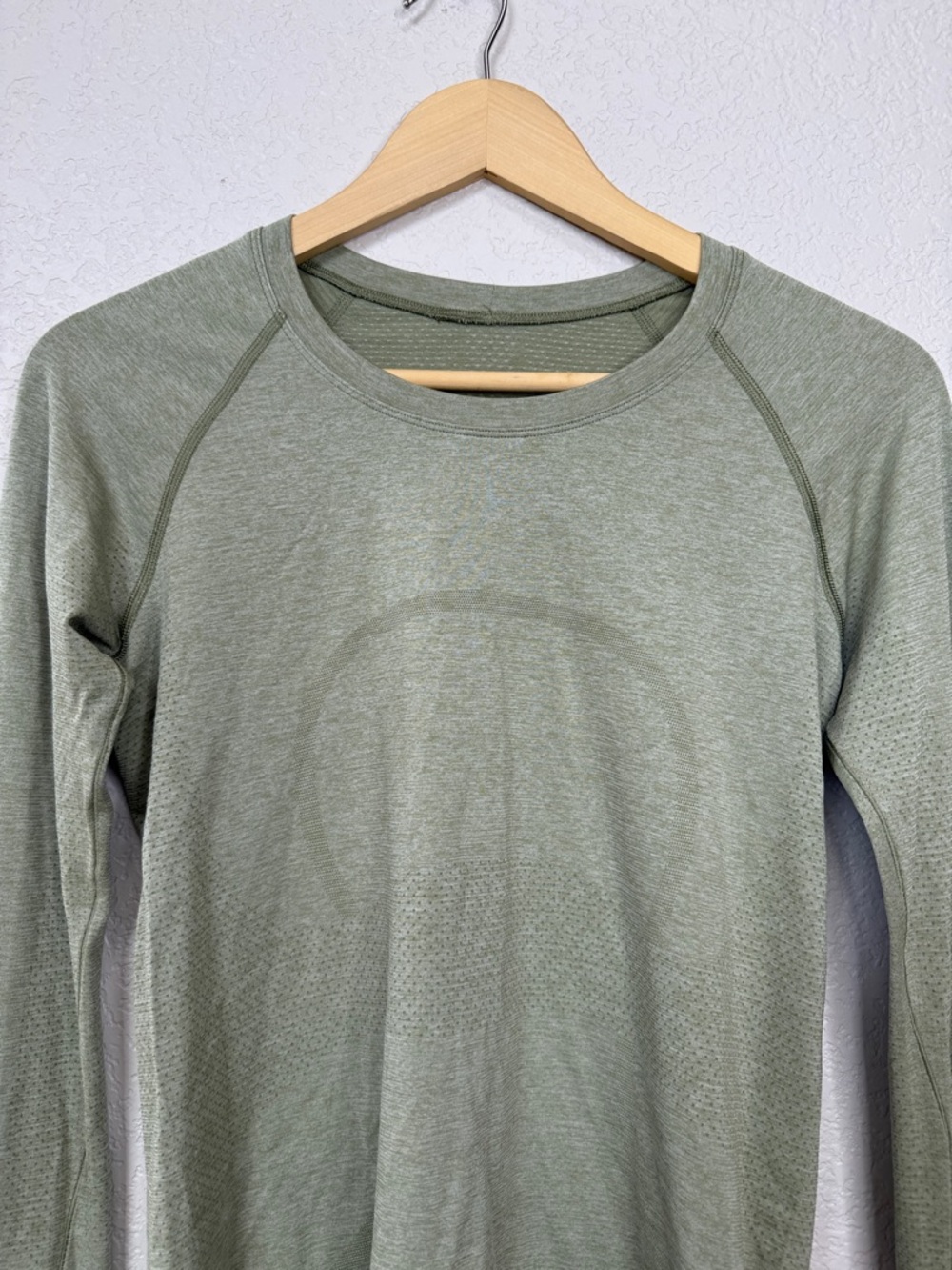 Lululemon Swiftly Tech Long Sleeve Top Light Green size 8 Womens - Picture 3 of 11